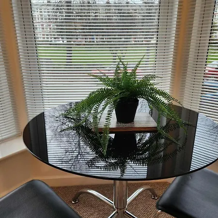 6 Esplanade Gardens 1 Bed Ground Floor Apartament *