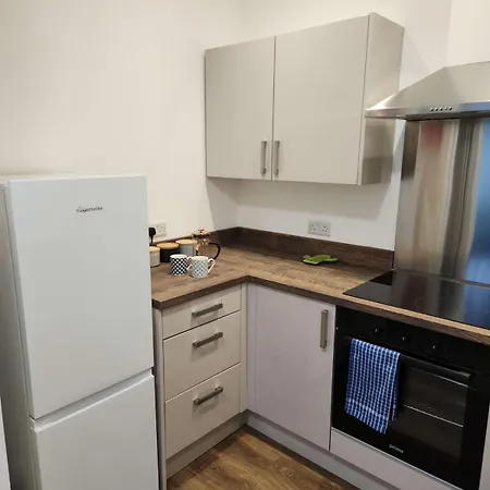 6 Esplanade Gardens 1 Bed Ground Floor 公寓 *
